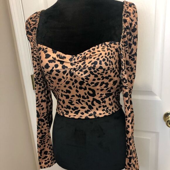 NWOT Leopard print long sleeve crop top size small - Picture 3 of 7